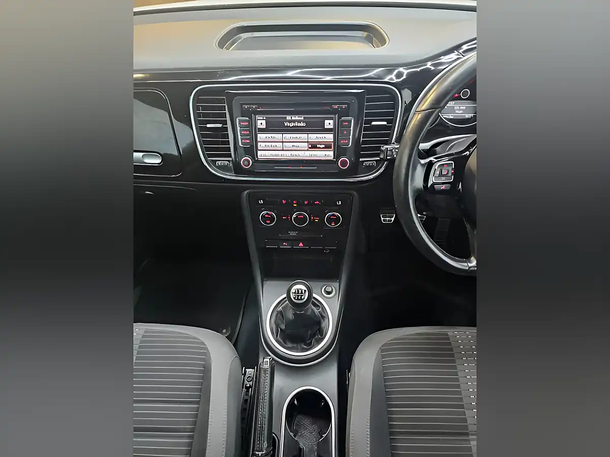 Used 2012 Volkswagen Beetle Sport White - Interior and Exterior details 12
