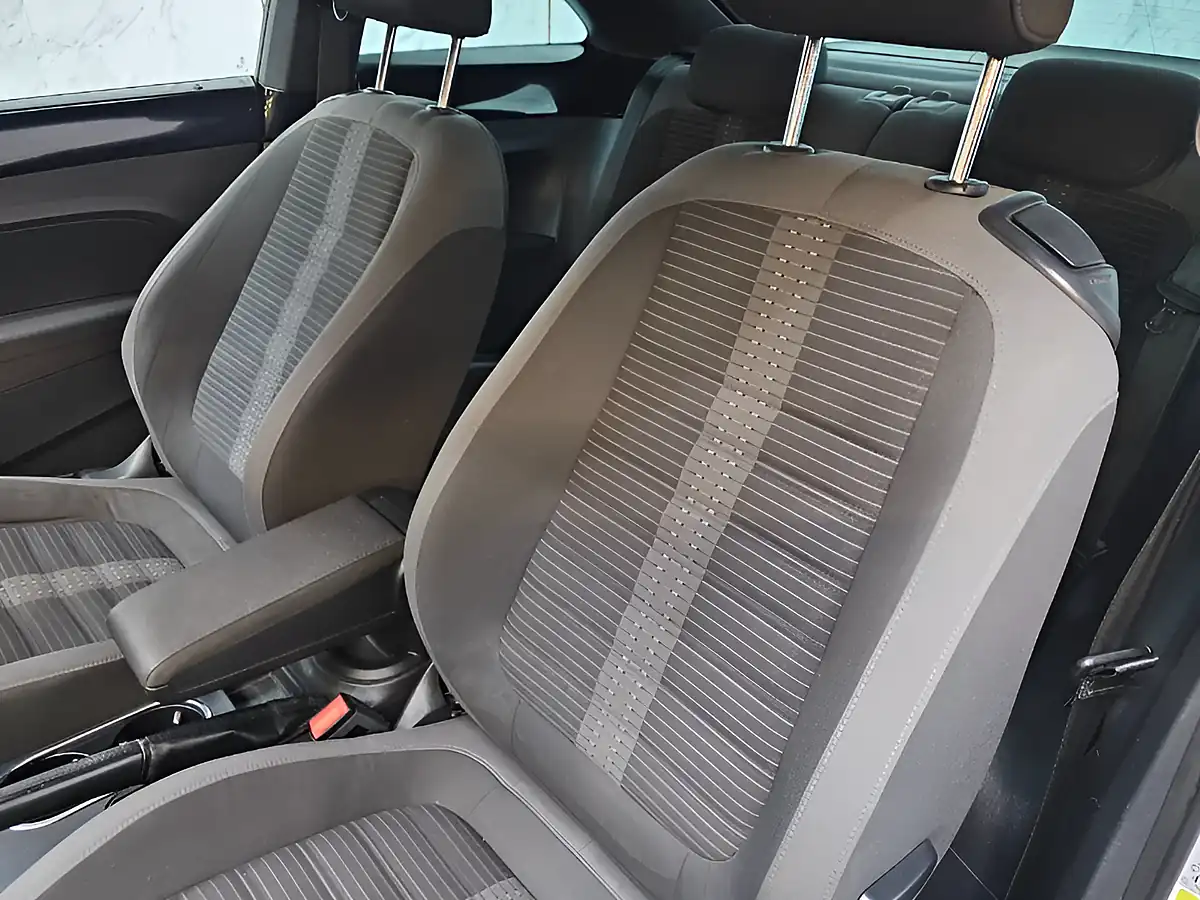 Used 2012 Volkswagen Beetle Sport White - Interior and Exterior details 14
