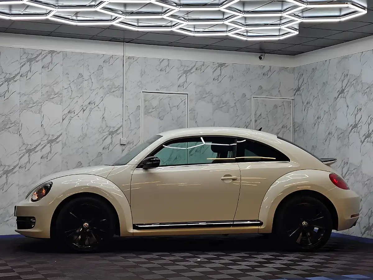 Used 2012 Volkswagen Beetle Sport White - Interior and Exterior details 8