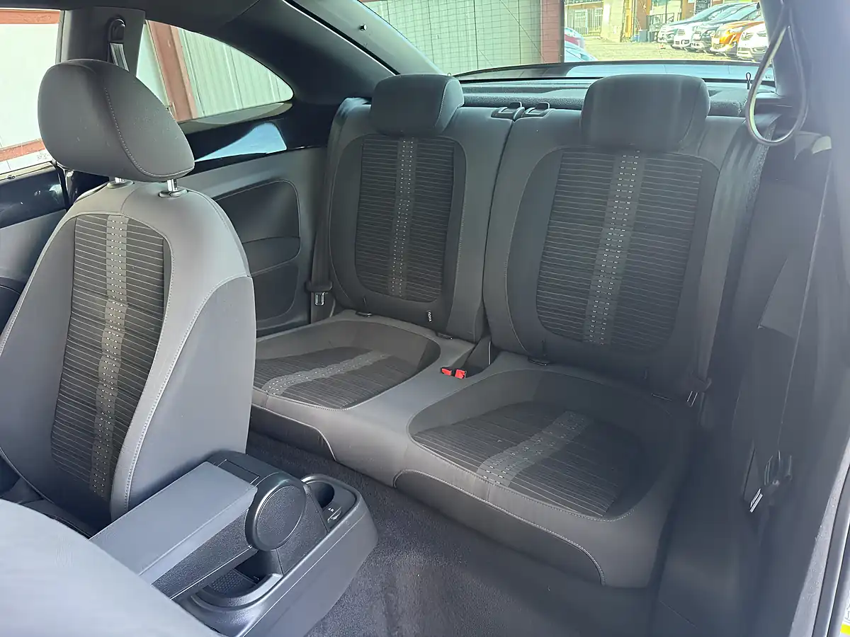 Used 2012 Volkswagen Beetle Sport White - Interior and Exterior details 11