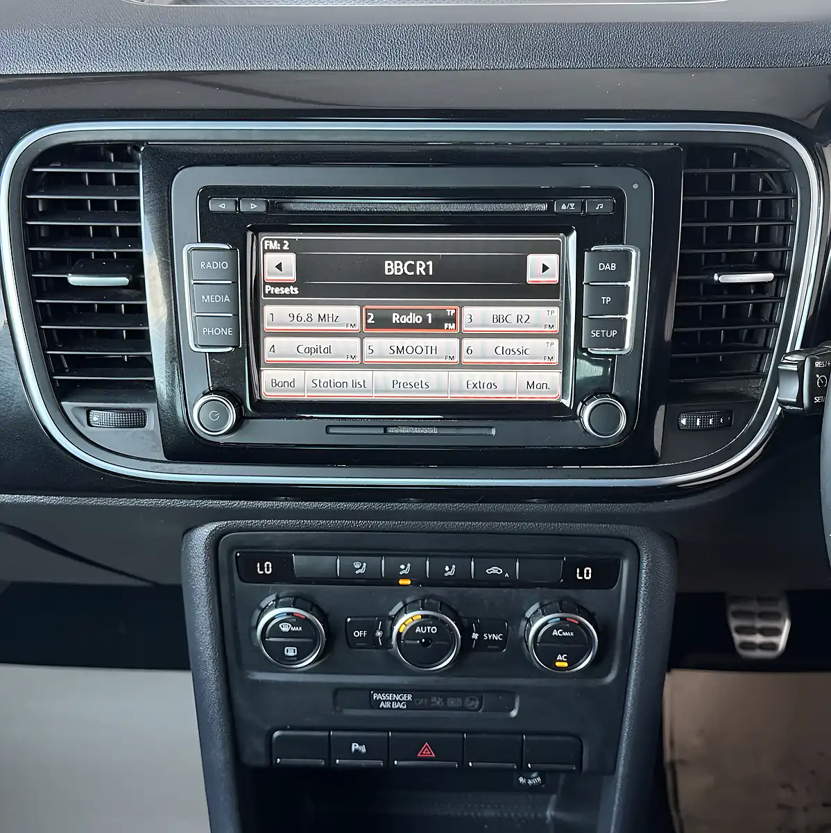 Used 2012 Volkswagen Beetle Sport White - Interior and Exterior details 15
