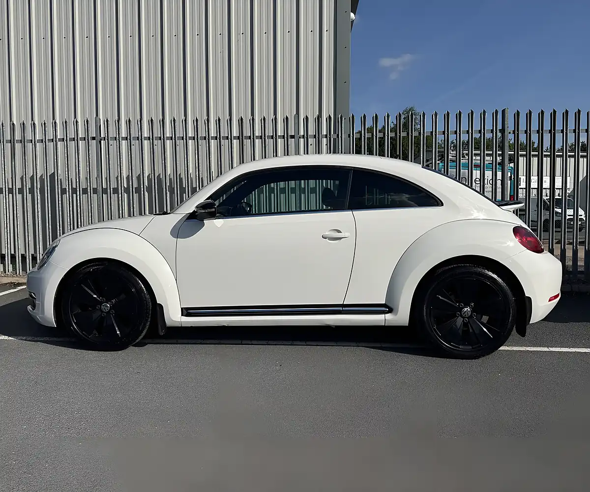 Used 2012 Volkswagen Beetle Sport White - Interior and Exterior details 8