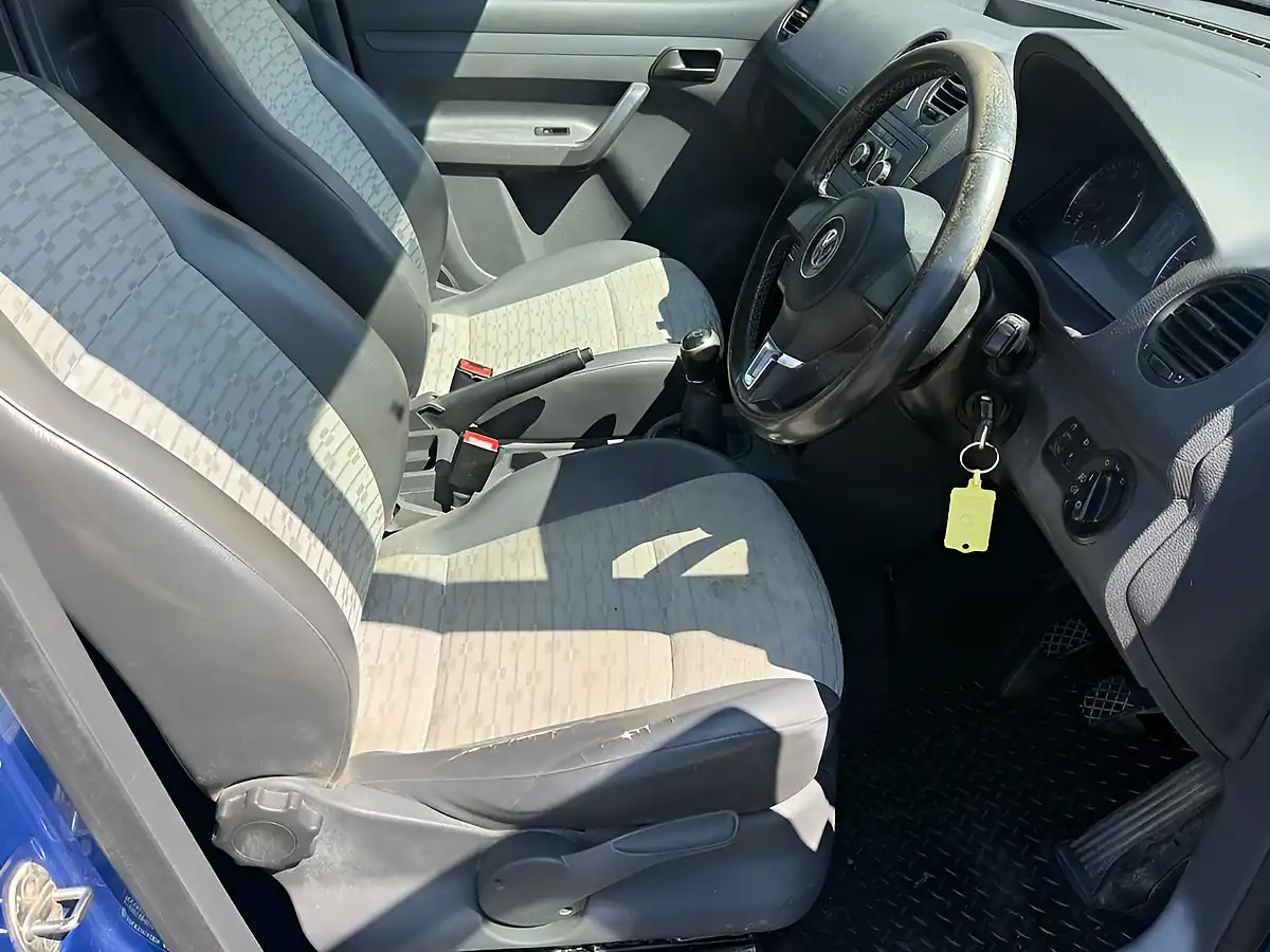 Used 2012 Volkswagen Caddy Highline Blue - Interior and Exterior details 12