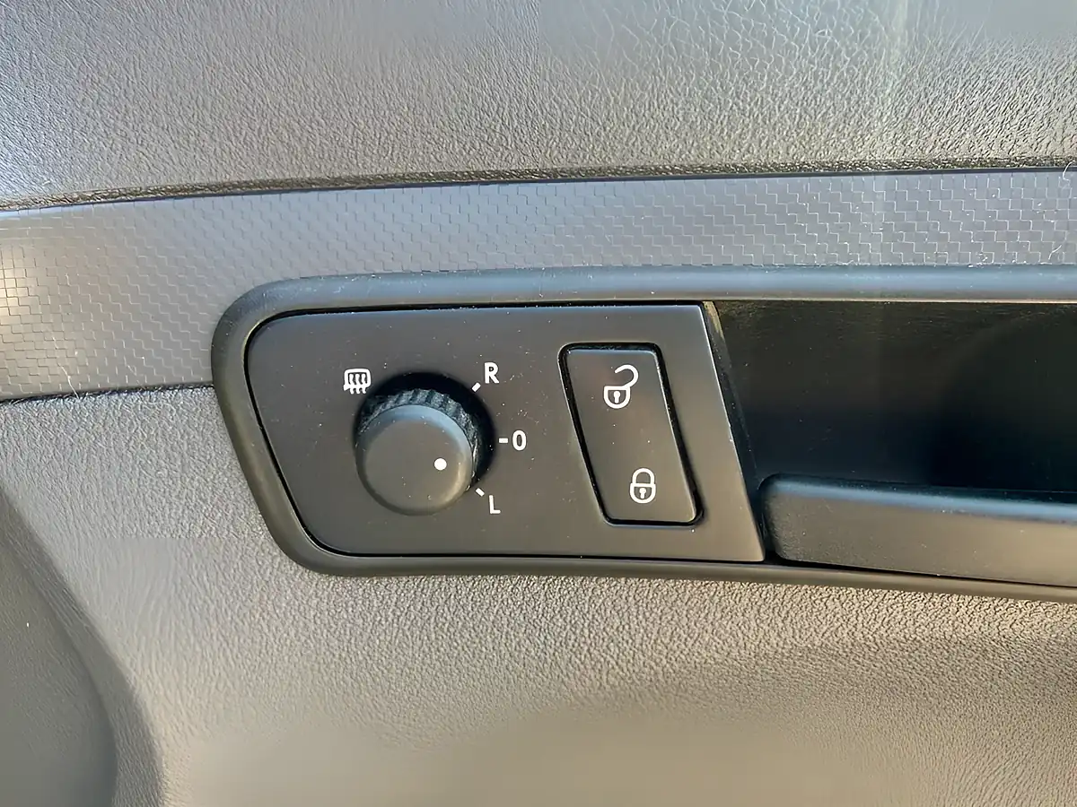 Used 2012 Volkswagen Caddy Highline Blue - Interior and Exterior details 14