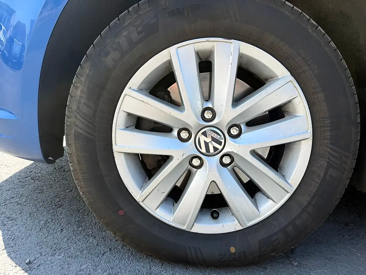 Used 2012 Volkswagen Caddy Highline Blue - Interior and Exterior details 9