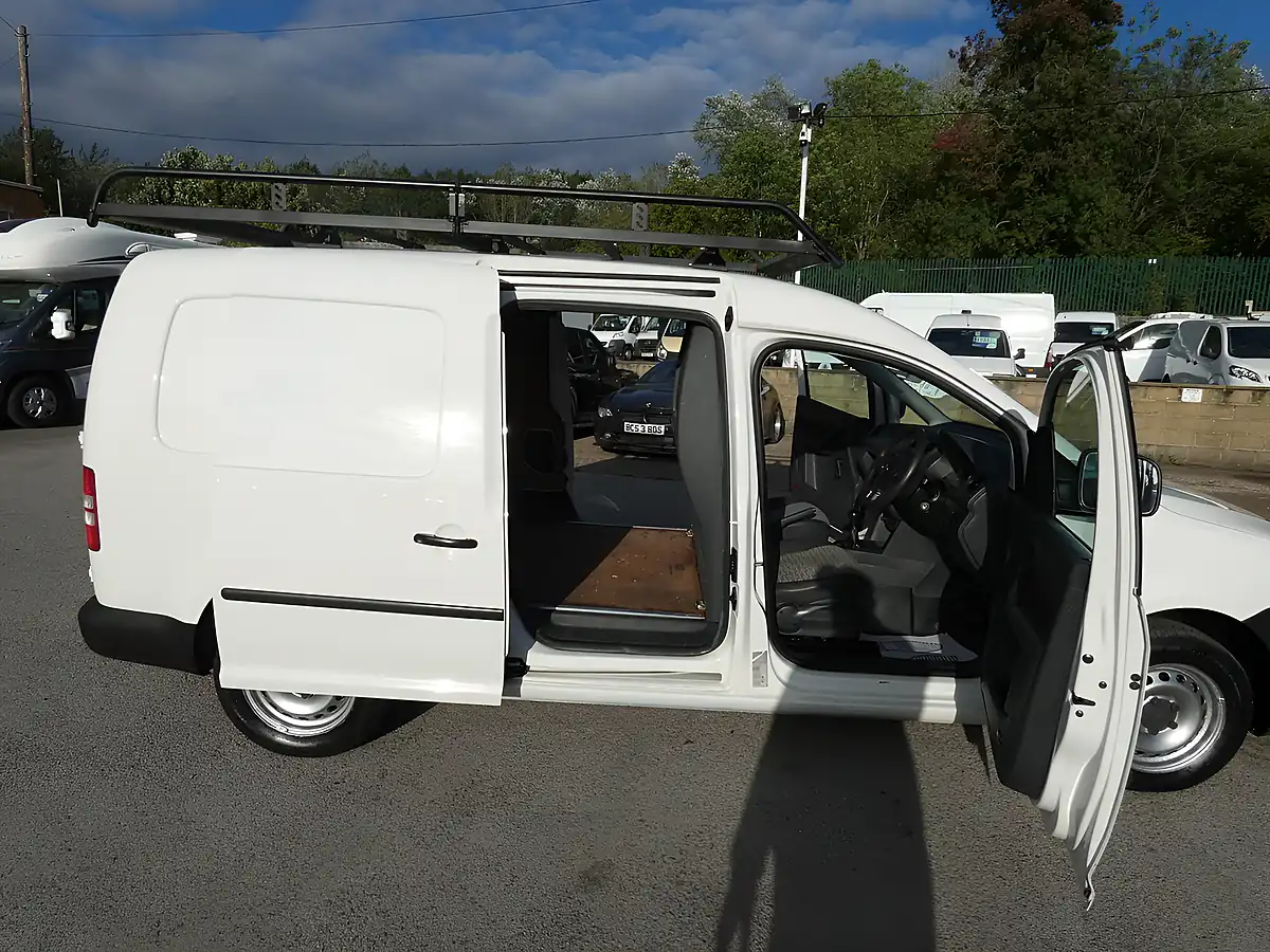 Used 2012 Volkswagen Caddy Maxi C20 Maxi White - Interior and Exterior details 11