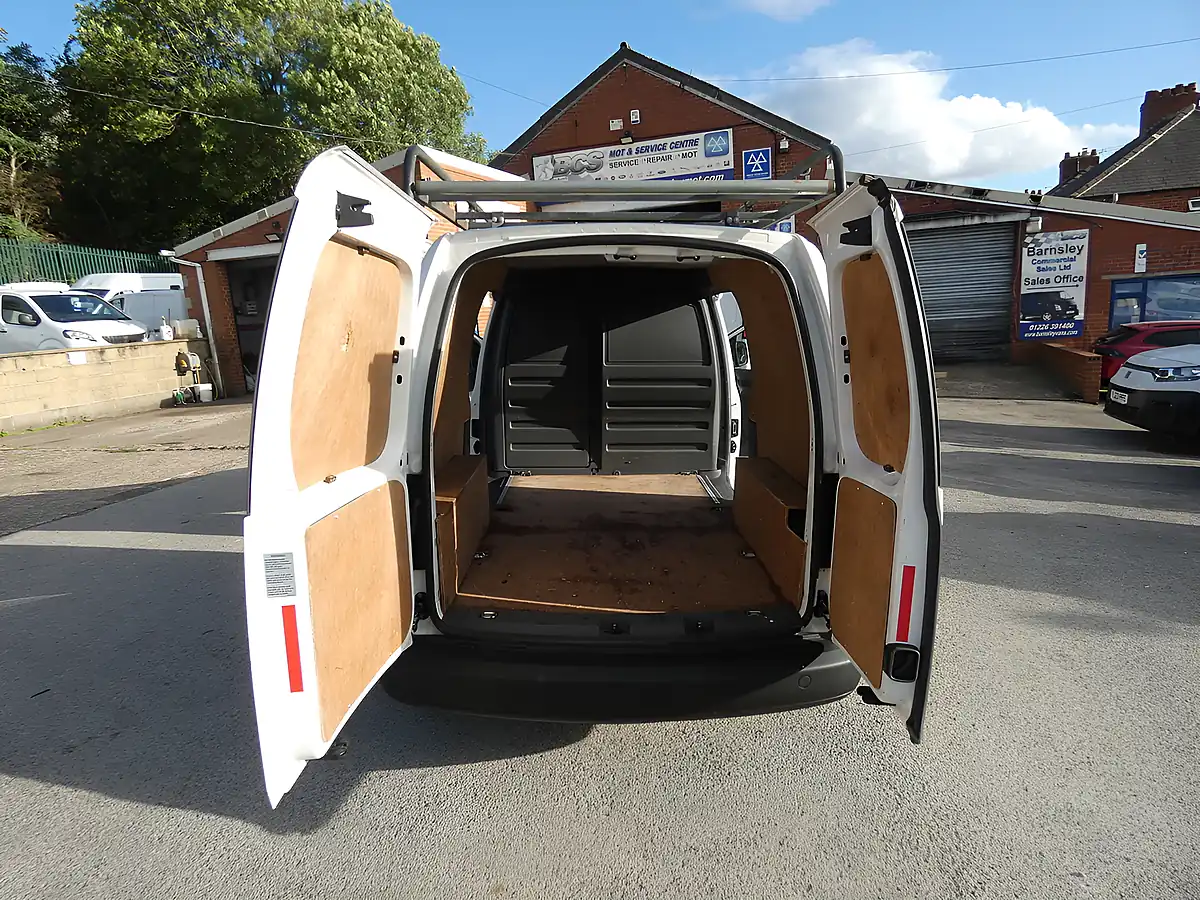 Used 2012 Volkswagen Caddy Maxi C20 Maxi White - Interior and Exterior details 20