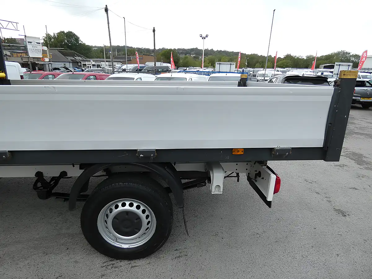 Used 2012 Volkswagen Crafter CR35 White - Interior and Exterior details 12