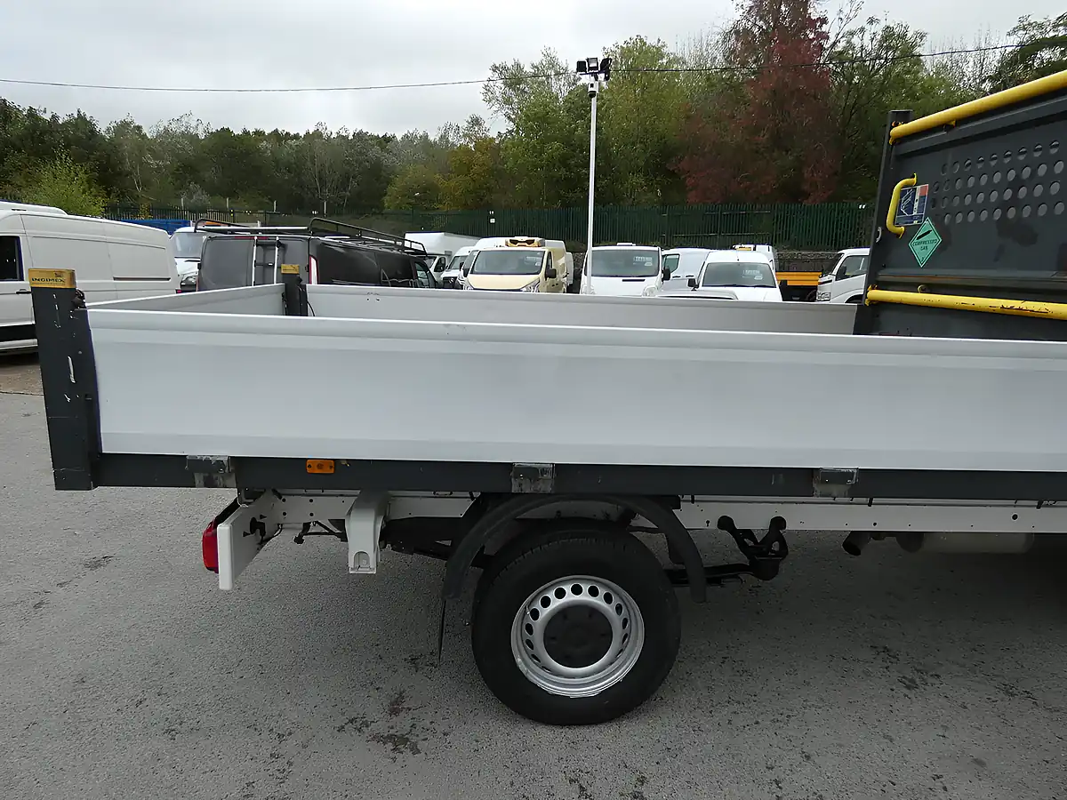 Used 2012 Volkswagen Crafter CR35 White - Interior and Exterior details 14