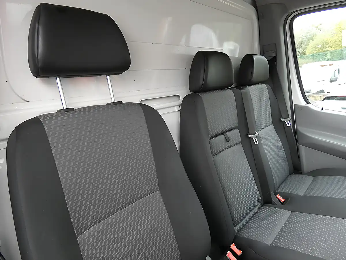 Used 2012 Volkswagen Crafter CR35 White - Interior and Exterior details 15