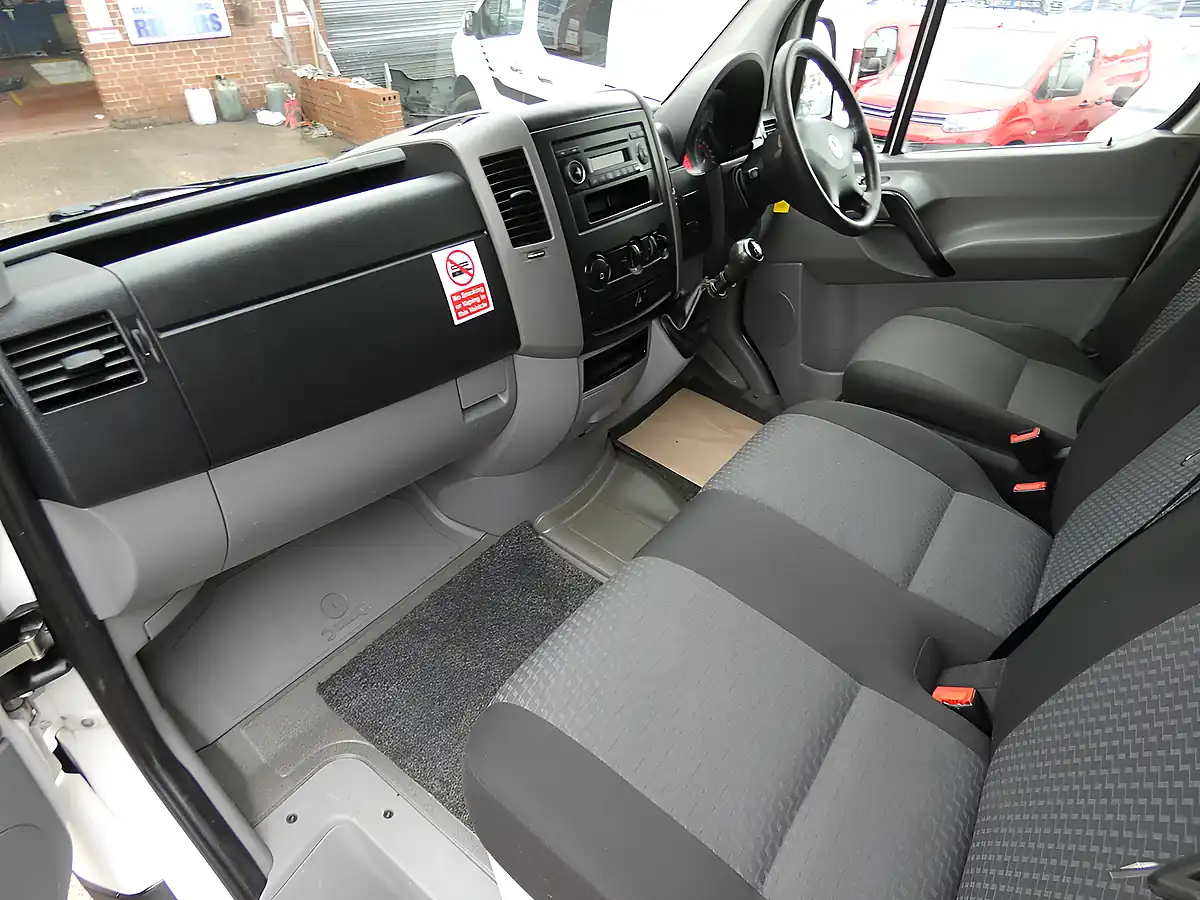 Used 2012 Volkswagen Crafter CR35 White - Interior and Exterior details 17