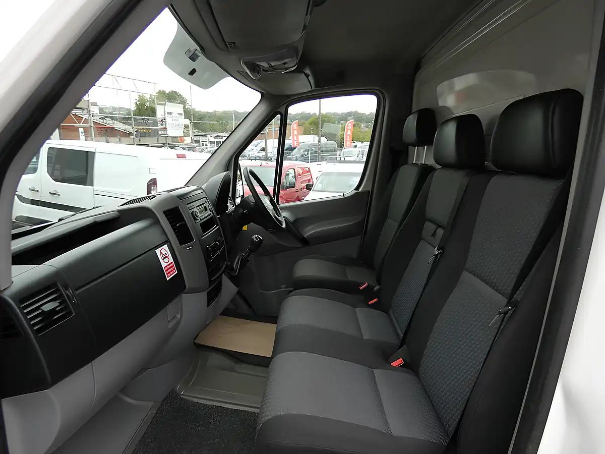 Used 2012 Volkswagen Crafter CR35 White - Interior and Exterior details 9