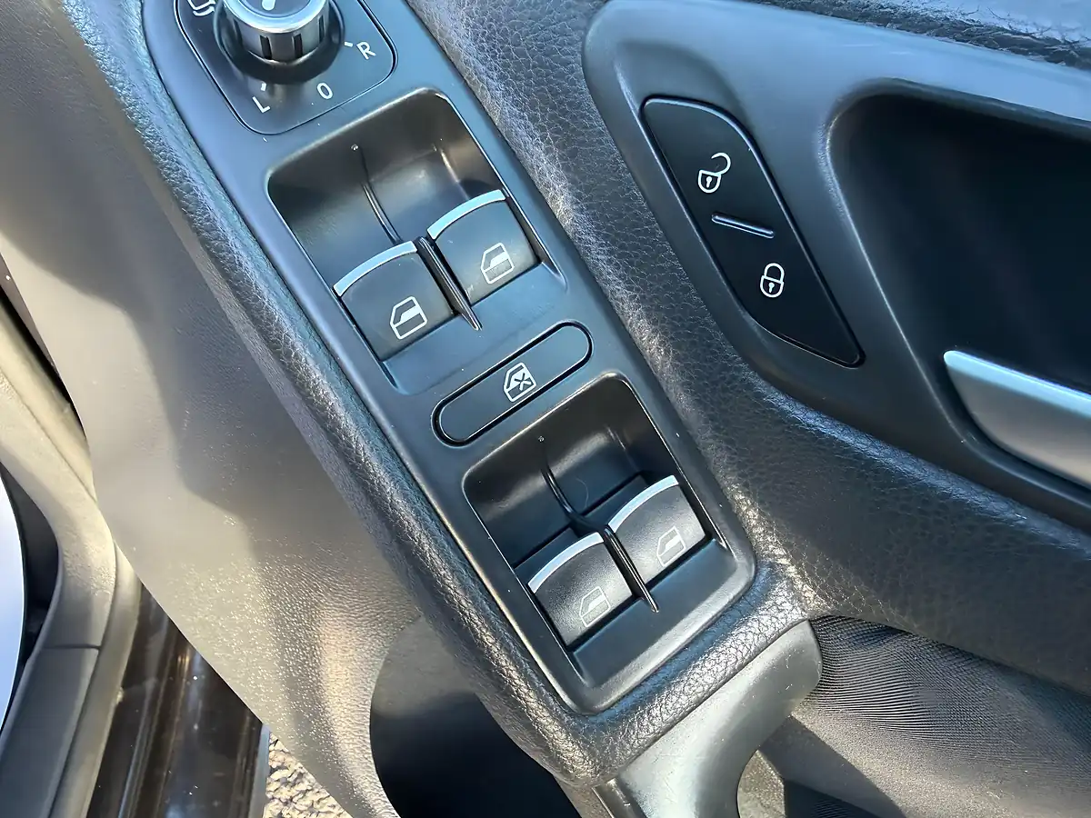 Used 2012 Volkswagen Golf Bluemotion Tech GTI Multicolour - Interior and Exterior details 18