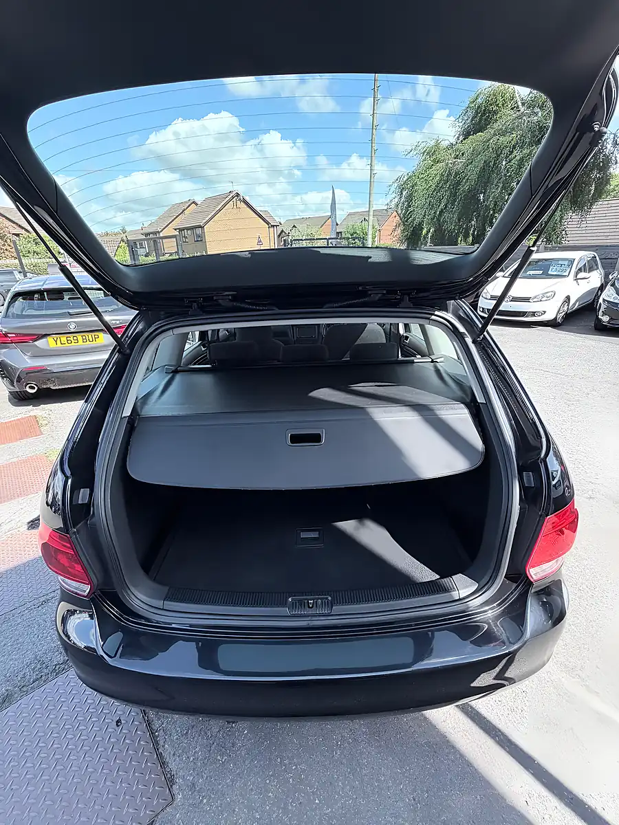 Used 2012 Volkswagen Golf Estate Black - Interior and Exterior details 6