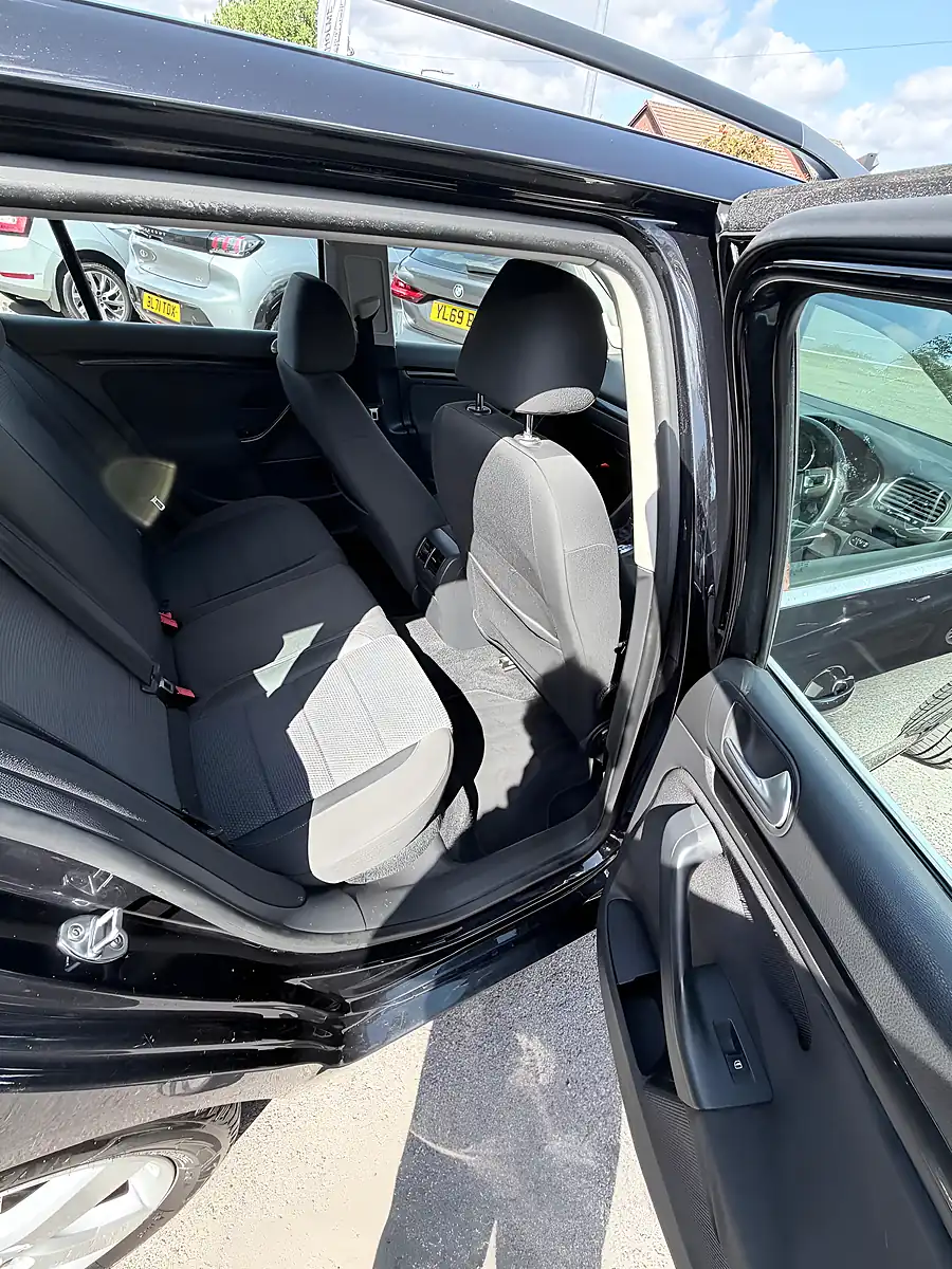 Used 2012 Volkswagen Golf Estate Black - Interior and Exterior details 9