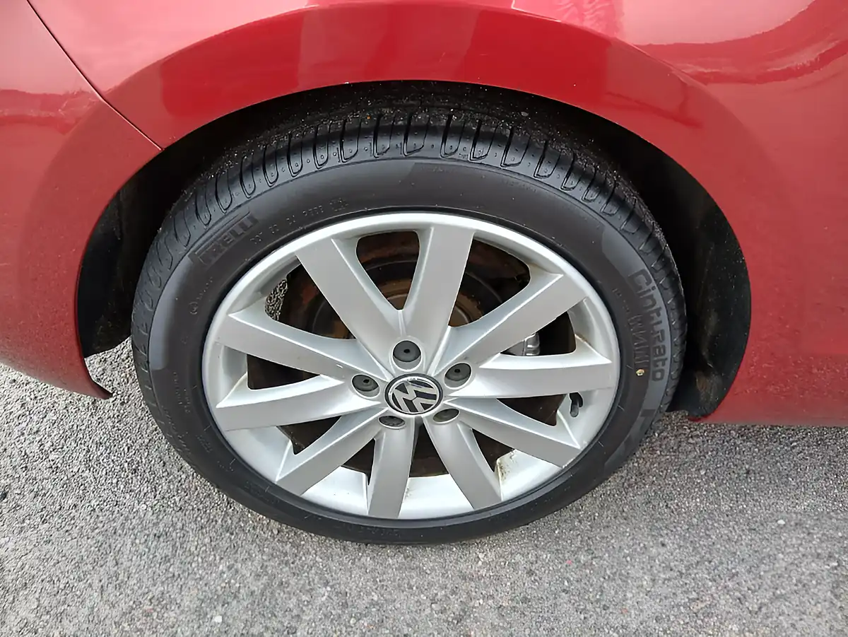 Used 2012 Volkswagen Golf Se Red - Interior and Exterior details 11