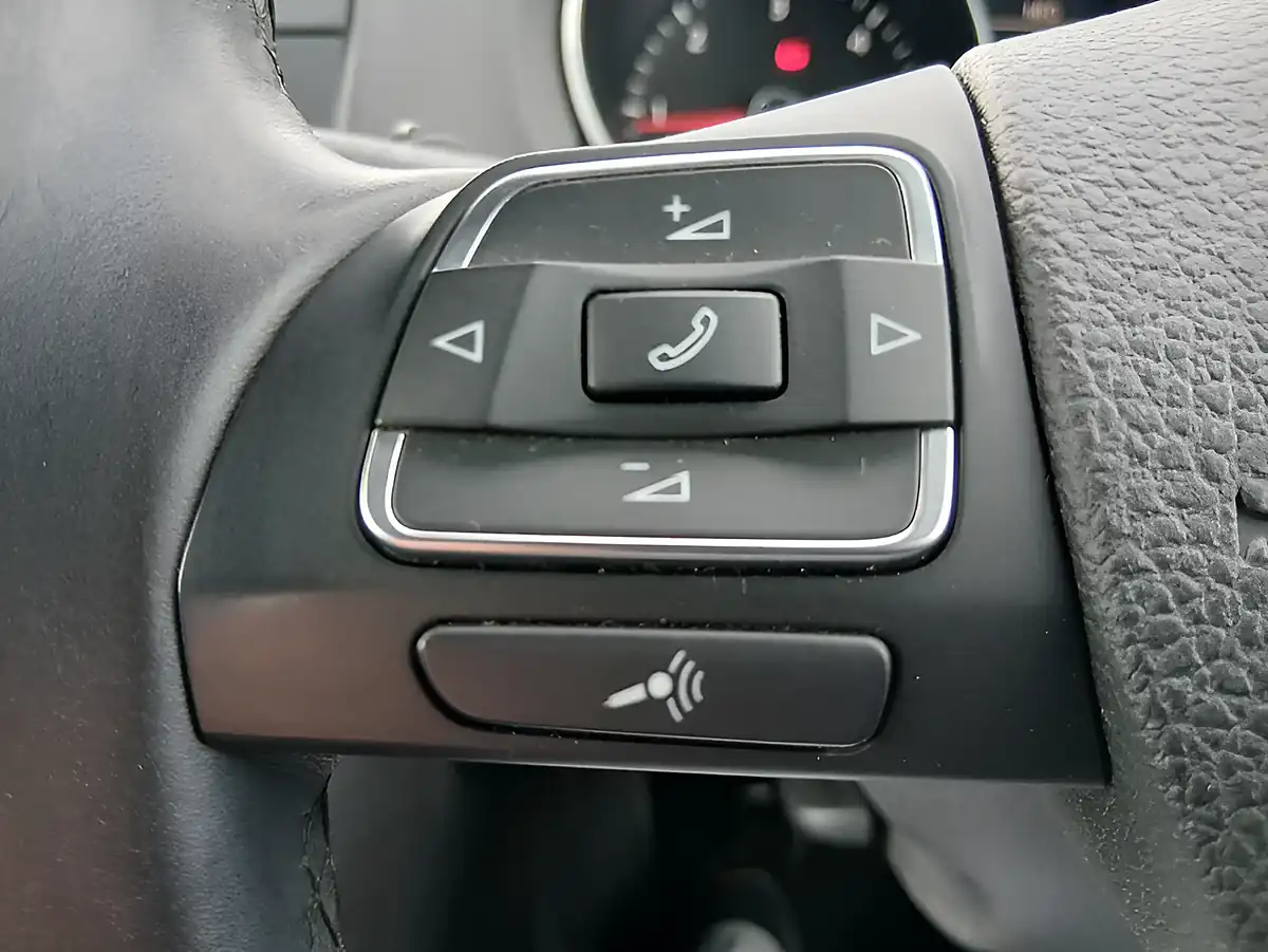 Used 2012 Volkswagen Golf Se Red - Interior and Exterior details 16