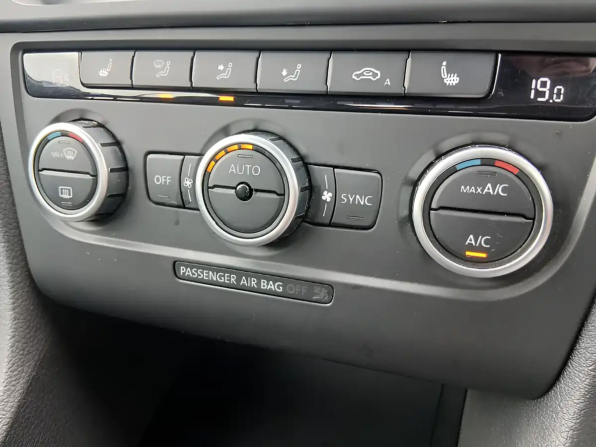 Used 2012 Volkswagen Golf Se Red - Interior and Exterior details 18