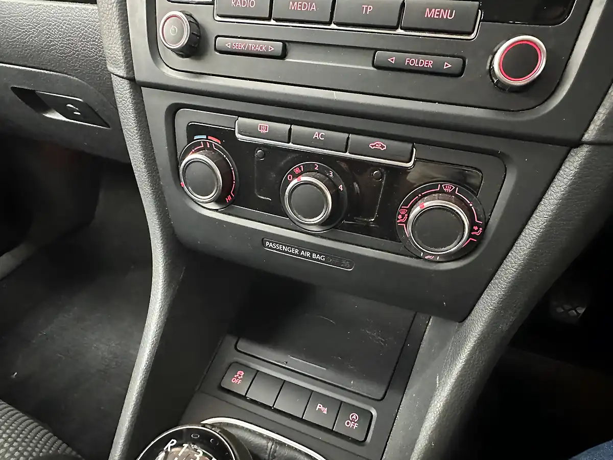 Used 2012 Volkswagen Golf Se White - Interior and Exterior details 13