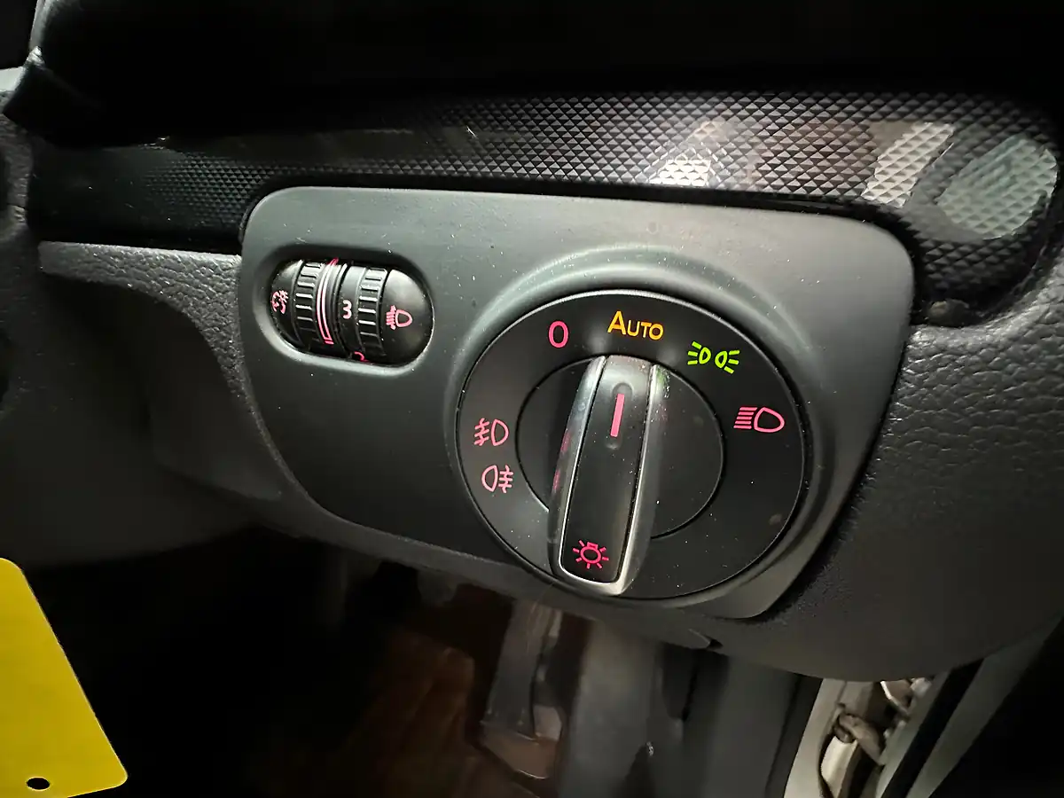 Used 2012 Volkswagen Golf Se White - Interior and Exterior details 15