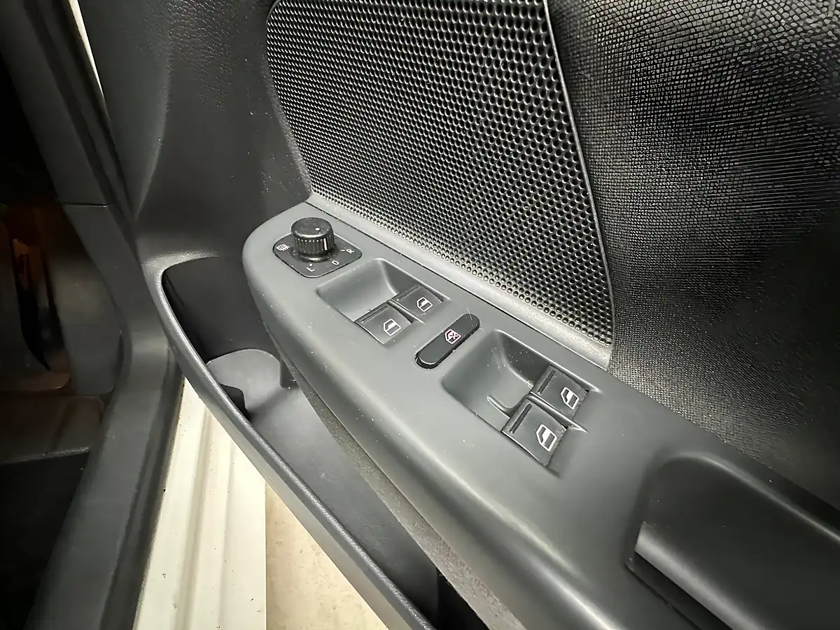 Used 2012 Volkswagen Golf Se White - Interior and Exterior details 16