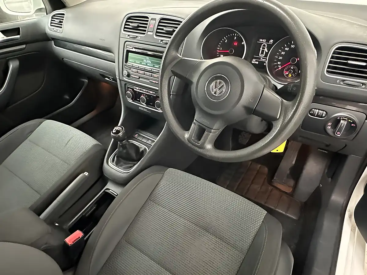 Used 2012 Volkswagen Golf Se White - Interior and Exterior details 3