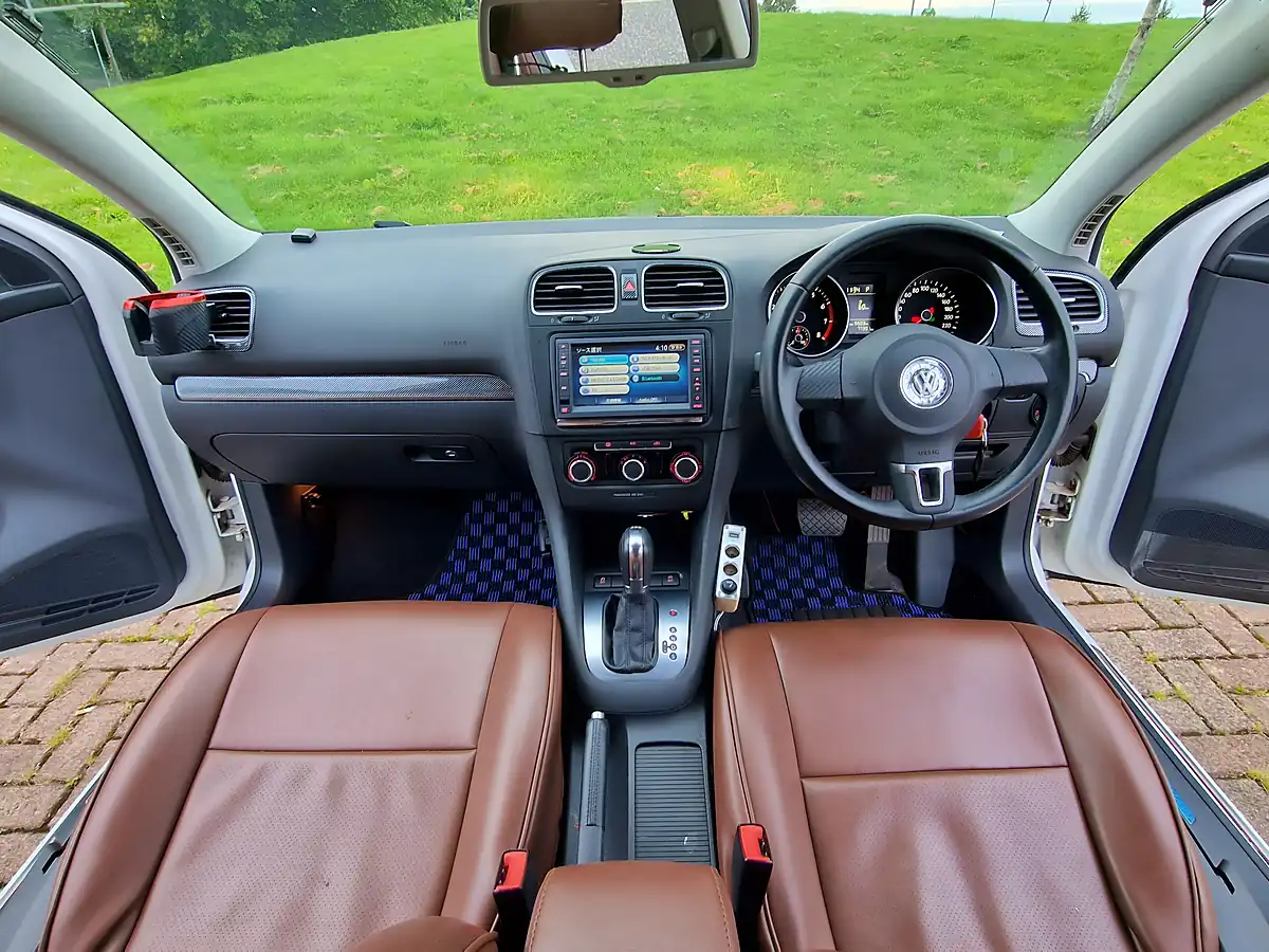 Used 2012 Volkswagen Golf White - Interior and Exterior details 10
