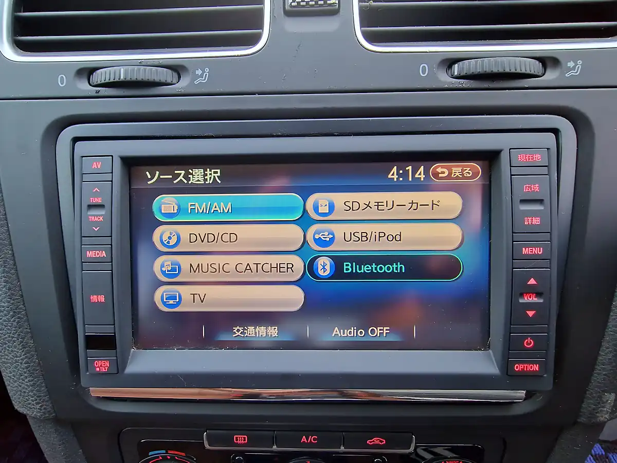 Used 2012 Volkswagen Golf White - Interior and Exterior details 17