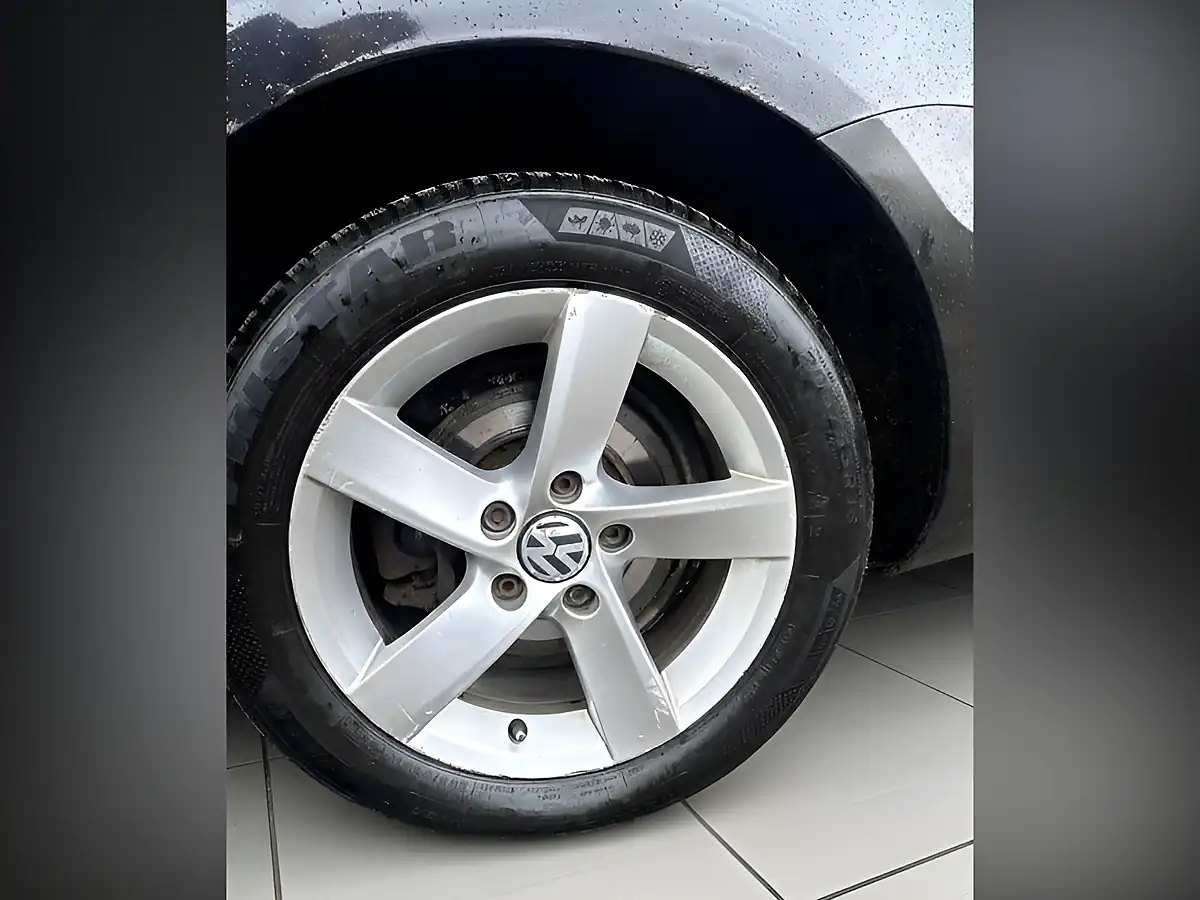 Used 2012 Volkswagen Passat Bluemotion Tech S Black - Interior and Exterior details 11