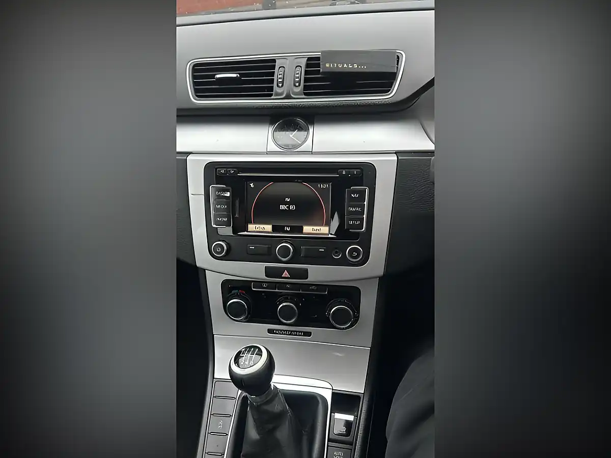 Used 2012 Volkswagen Passat Bluemotion Tech S Black - Interior and Exterior details 8