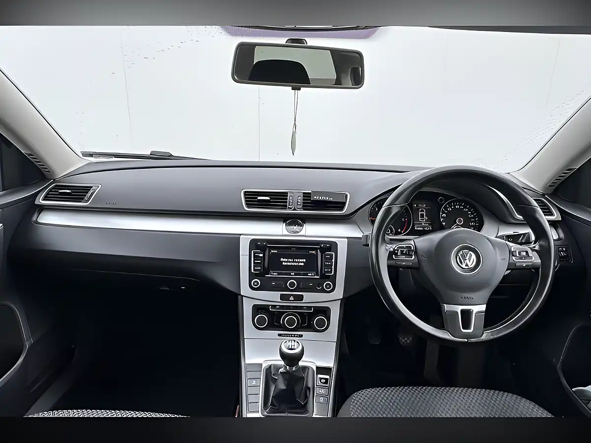 Used 2012 Volkswagen Passat Bluemotion Tech S Black - Interior and Exterior details 9