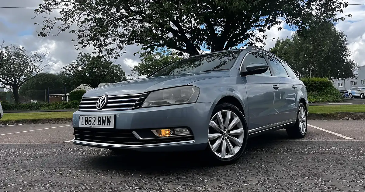 Used 2012 Volkswagen Passat Highline Grey - Front View
