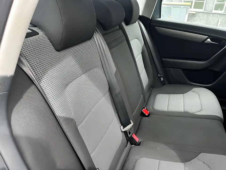 Used 2012 Volkswagen Passat Highline Grey - Interior and Exterior details 10