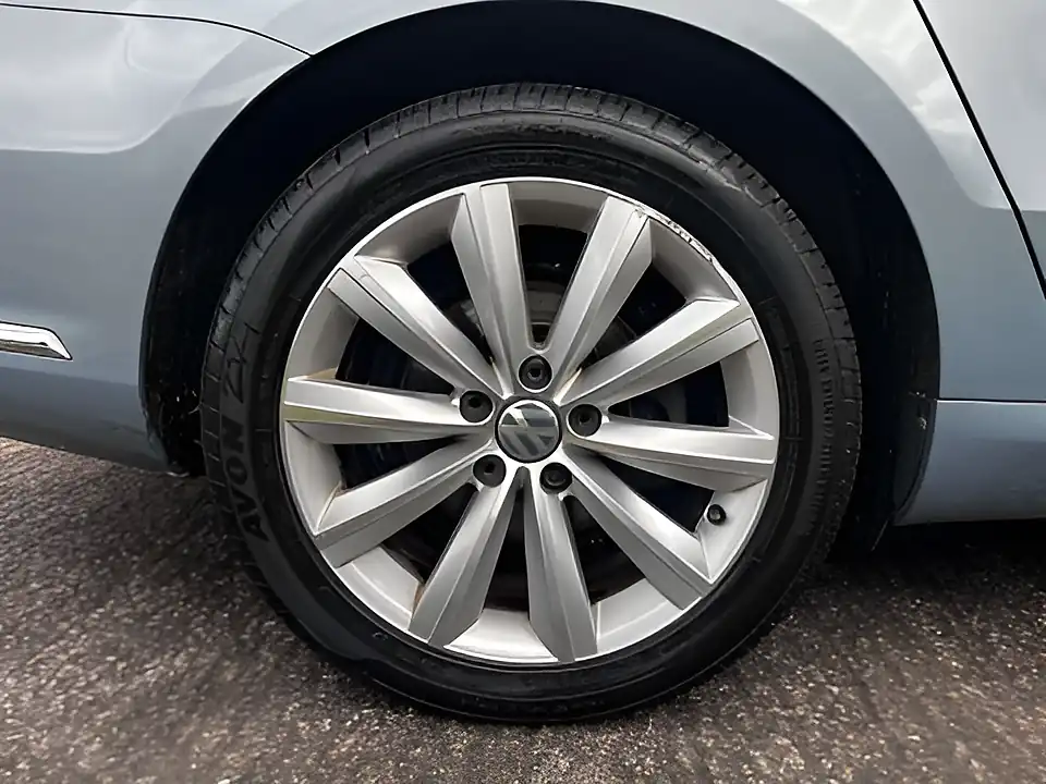 Used 2012 Volkswagen Passat Highline Grey - Interior and Exterior details 9