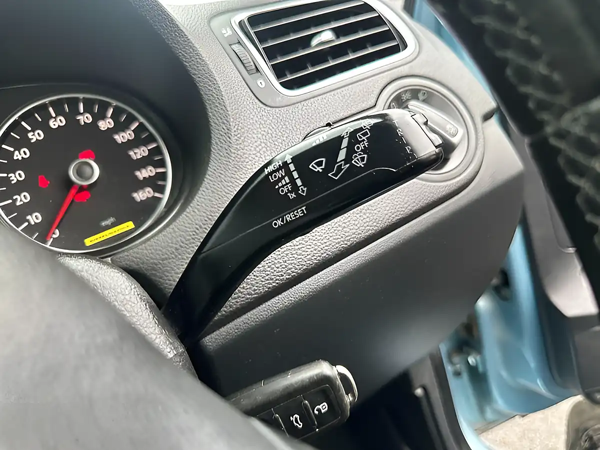 Used 2012 Volkswagen Polo Bluemotion Blue - Interior and Exterior details 16