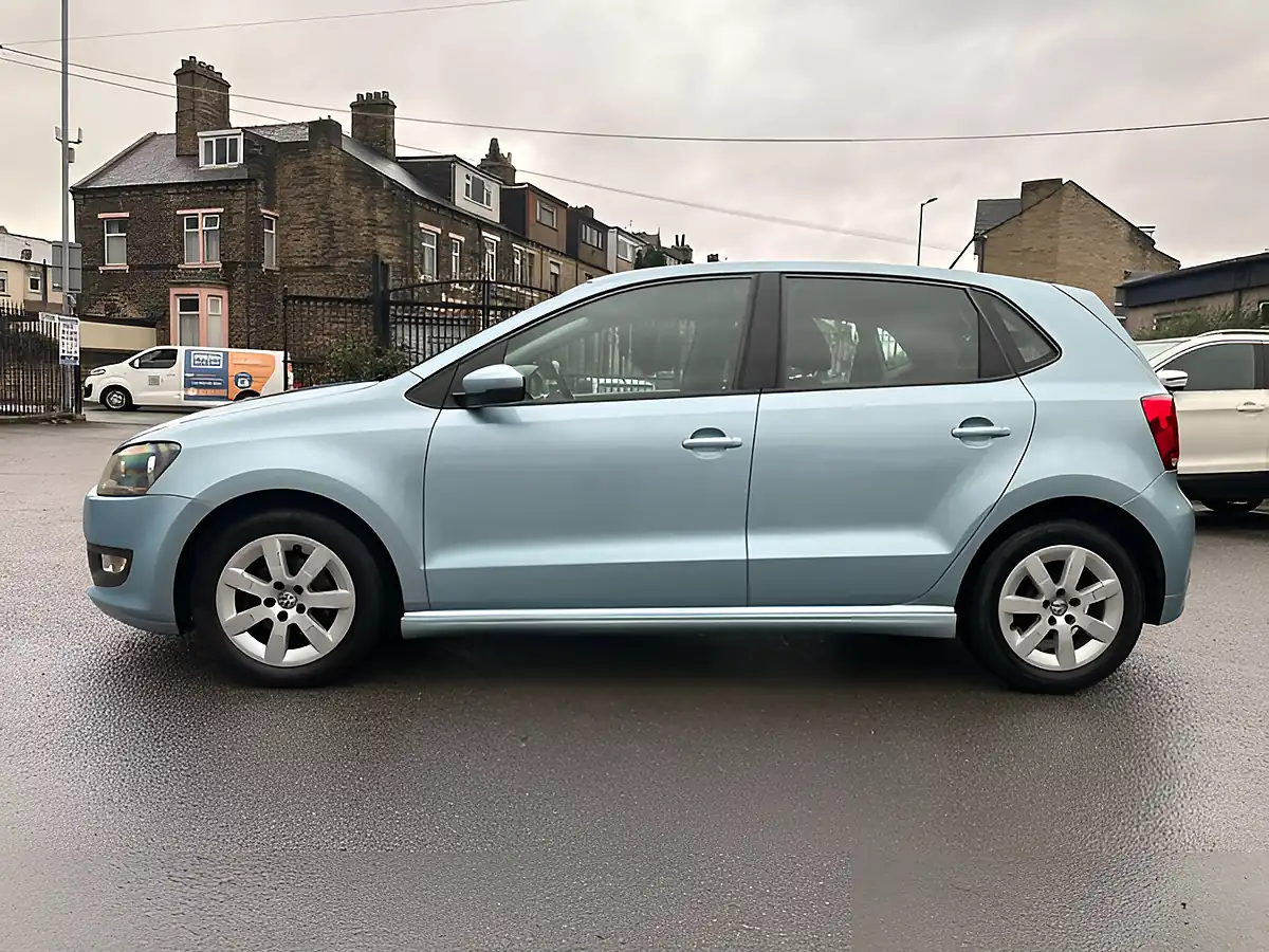 Used 2012 Volkswagen Polo Bluemotion Blue - Interior and Exterior details 8