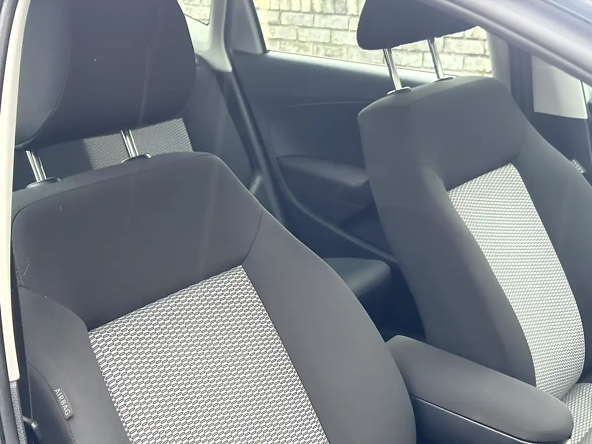 Used 2012 Volkswagen Polo Bluemotion Silver - Interior and Exterior details 14