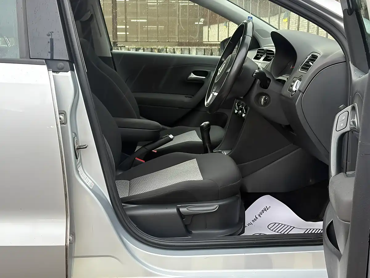 Used 2012 Volkswagen Polo Bluemotion Silver - Interior and Exterior details 15
