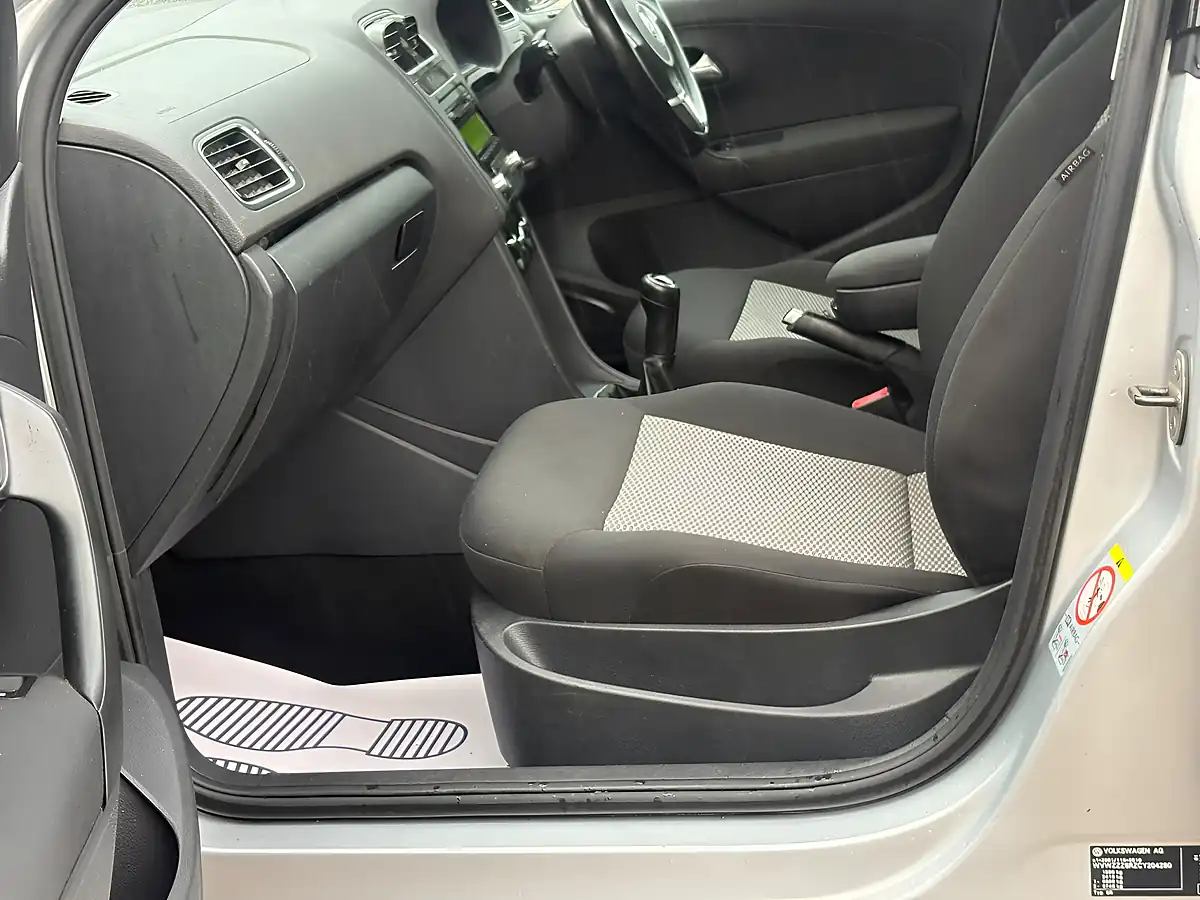 Used 2012 Volkswagen Polo Bluemotion Silver - Interior and Exterior details 20
