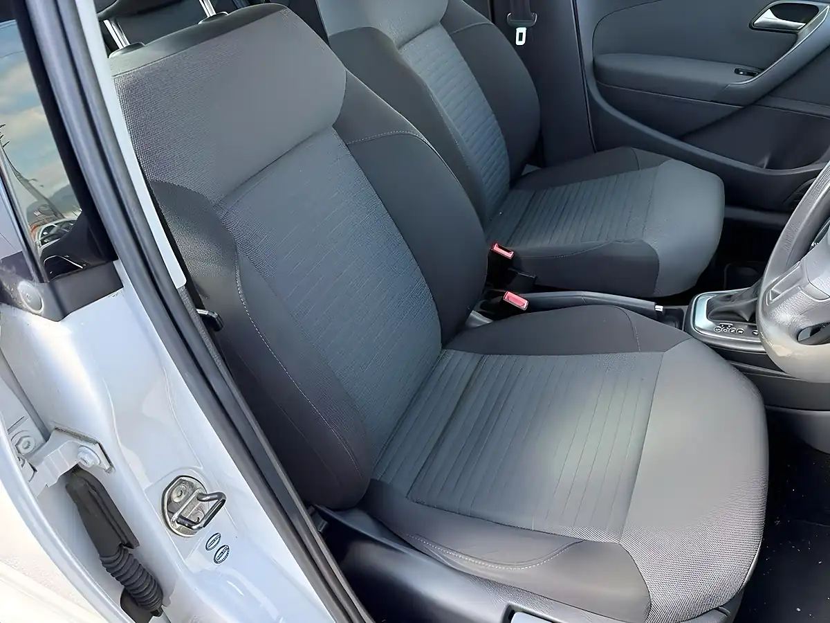 Used 2012 Volkswagen Polo Comfortline White - Interior and Exterior details 10