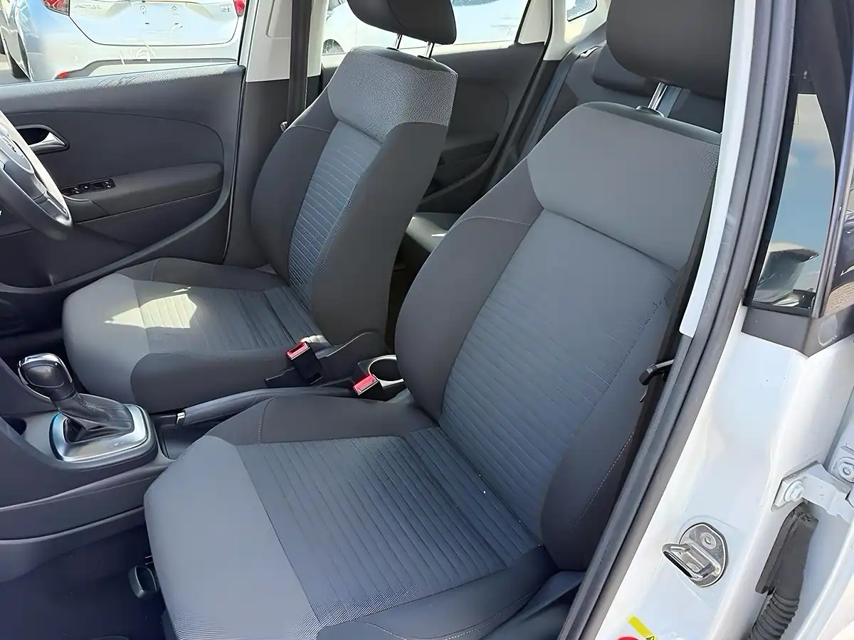 Used 2012 Volkswagen Polo Comfortline White - Interior and Exterior details 11