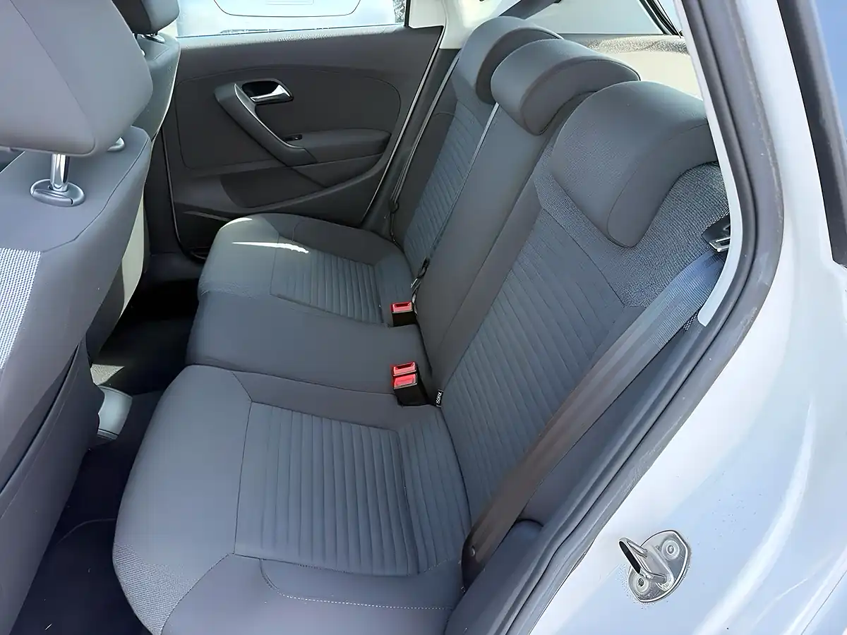 Used 2012 Volkswagen Polo Comfortline White - Interior and Exterior details 12