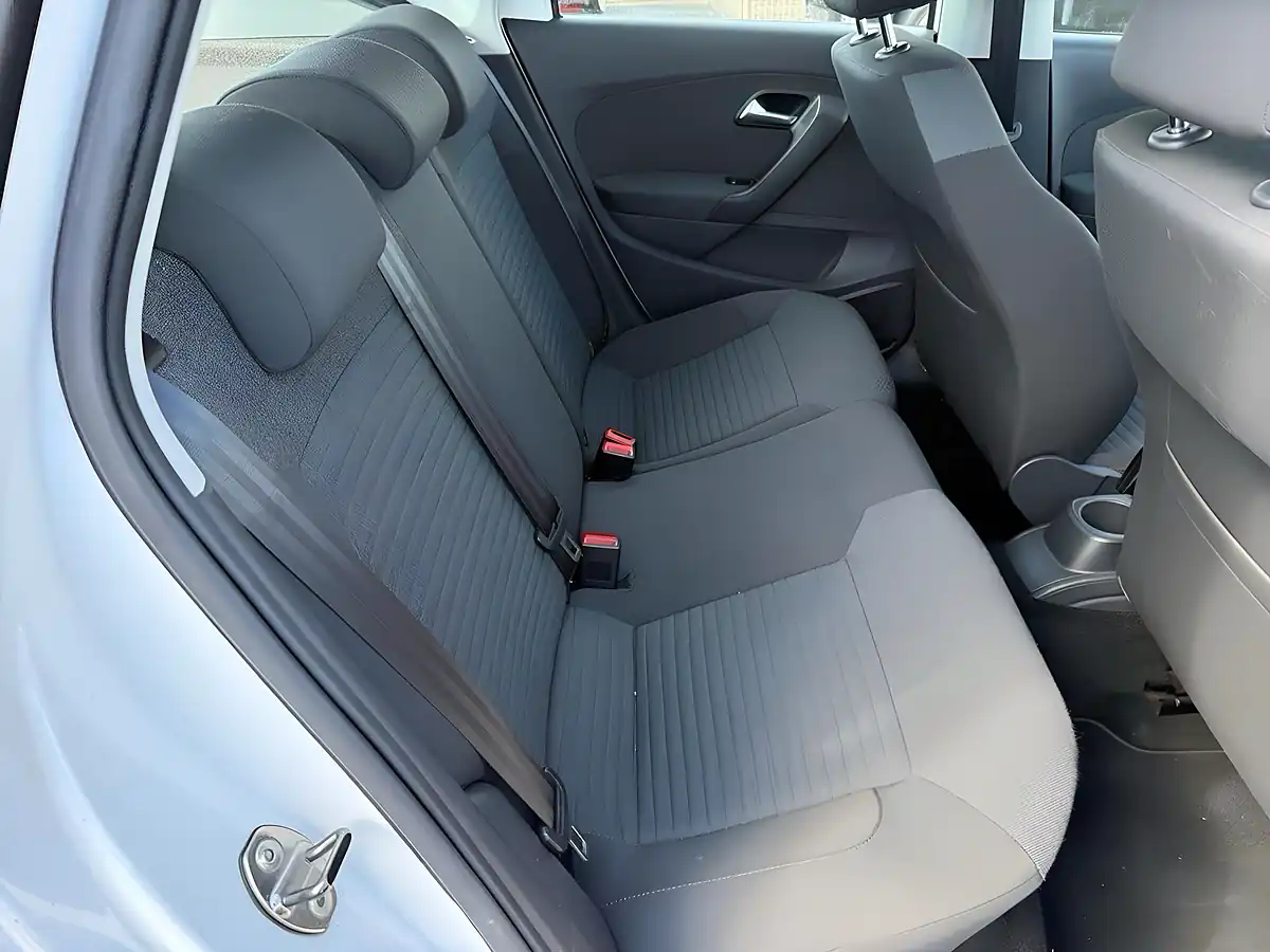 Used 2012 Volkswagen Polo Comfortline White - Interior and Exterior details 13