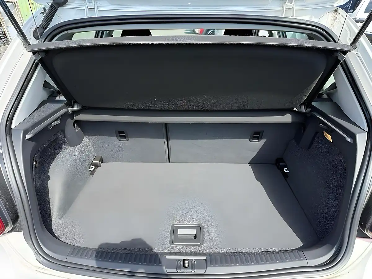 Used 2012 Volkswagen Polo Comfortline White - Interior and Exterior details 14