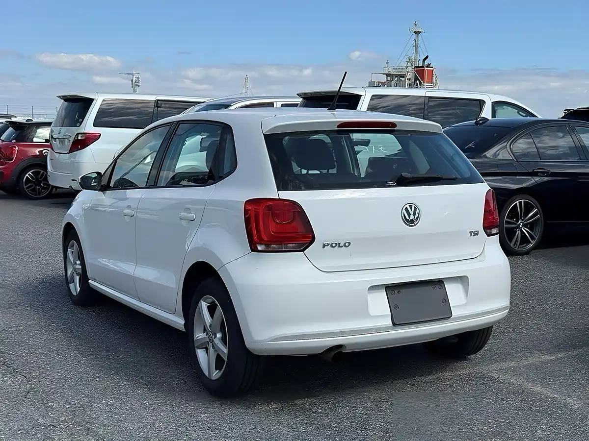 Used 2012 Volkswagen Polo Comfortline White - Interior and Exterior details 2