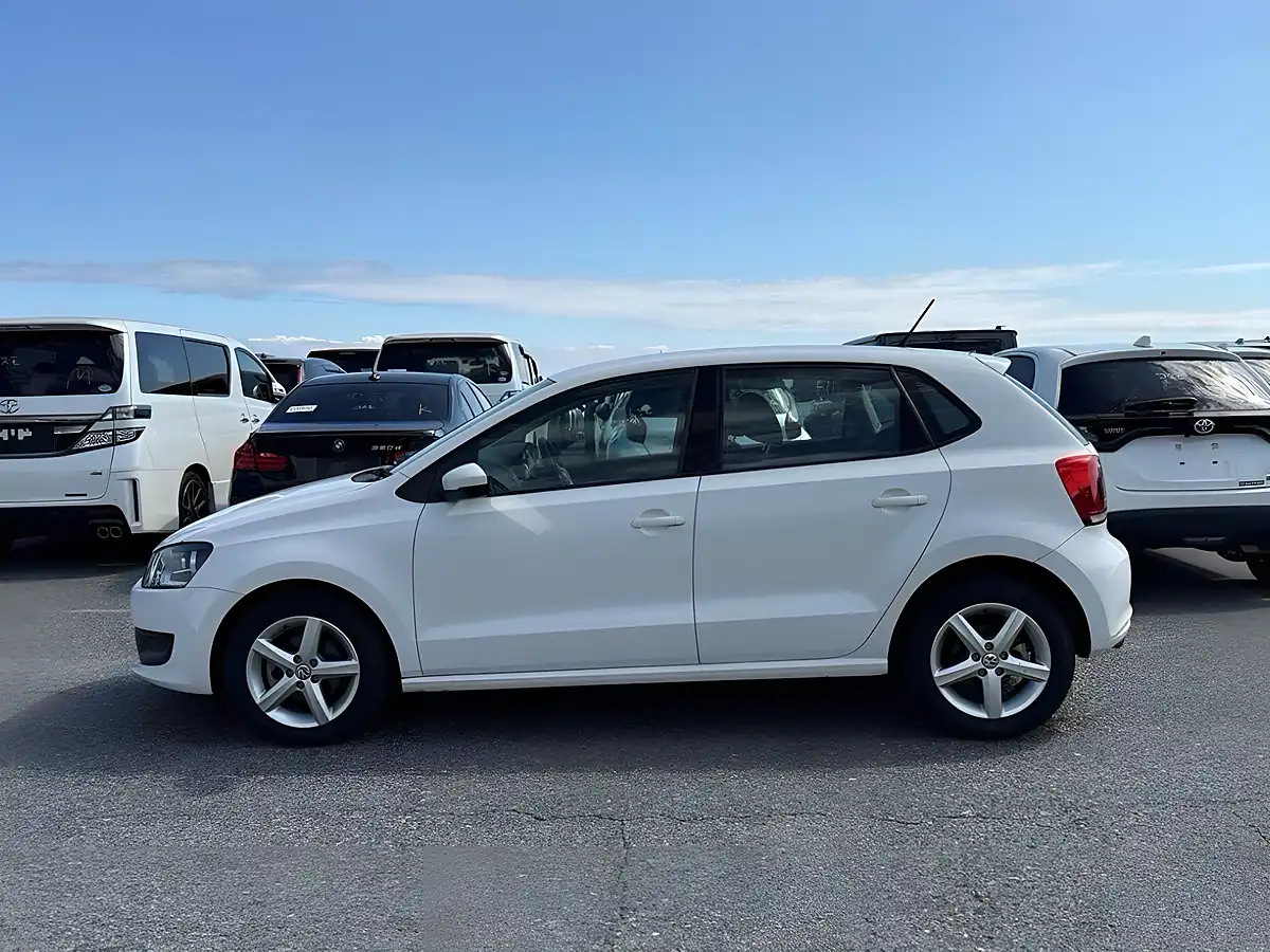 Used 2012 Volkswagen Polo Comfortline White - Interior and Exterior details 5
