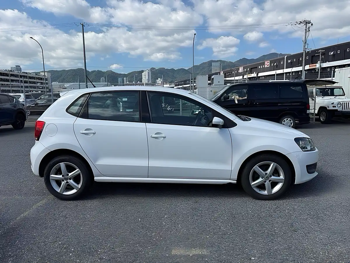 Used 2012 Volkswagen Polo Comfortline White - Interior and Exterior details 6