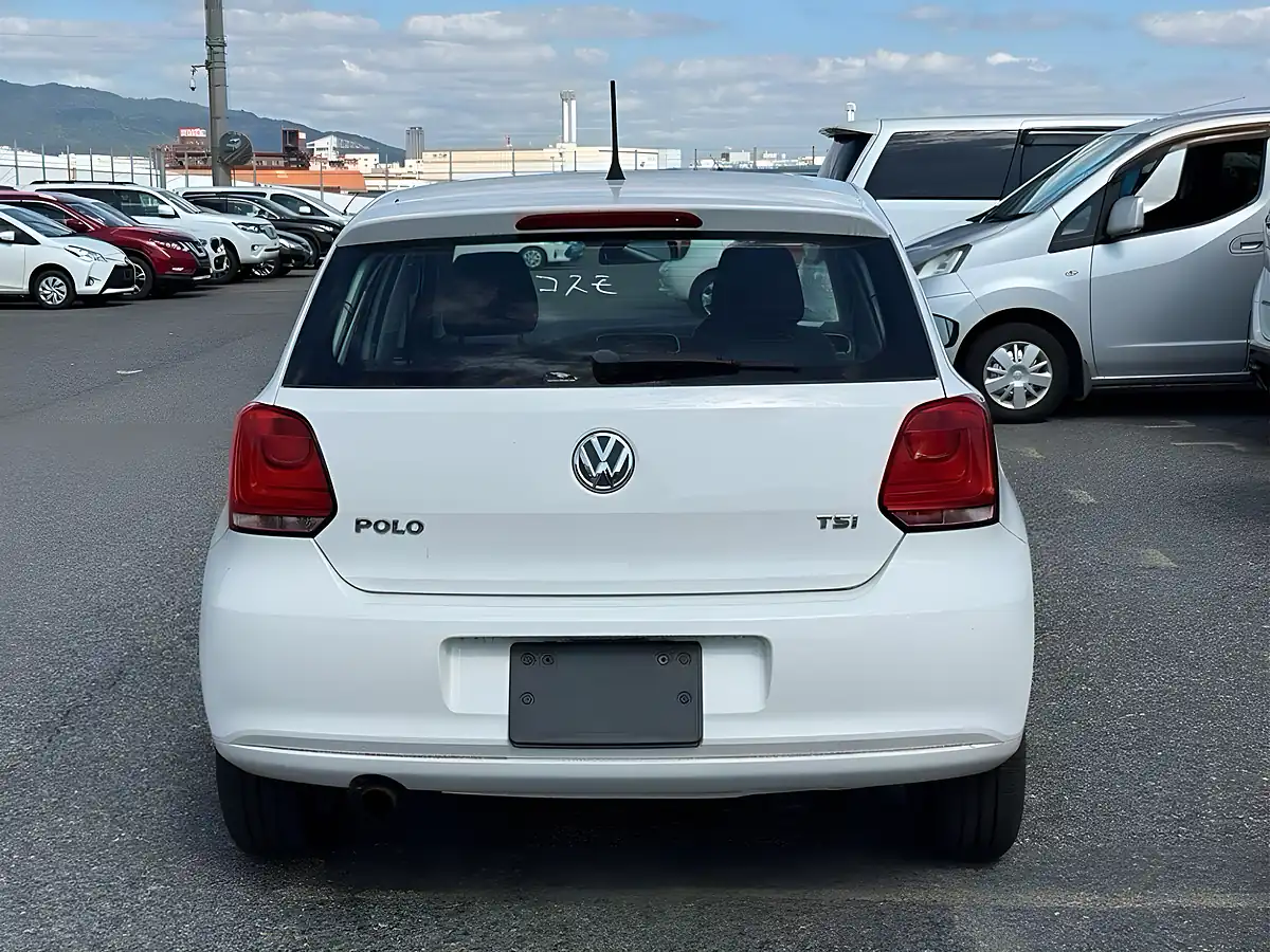 Used 2012 Volkswagen Polo Comfortline White - Interior and Exterior details 7