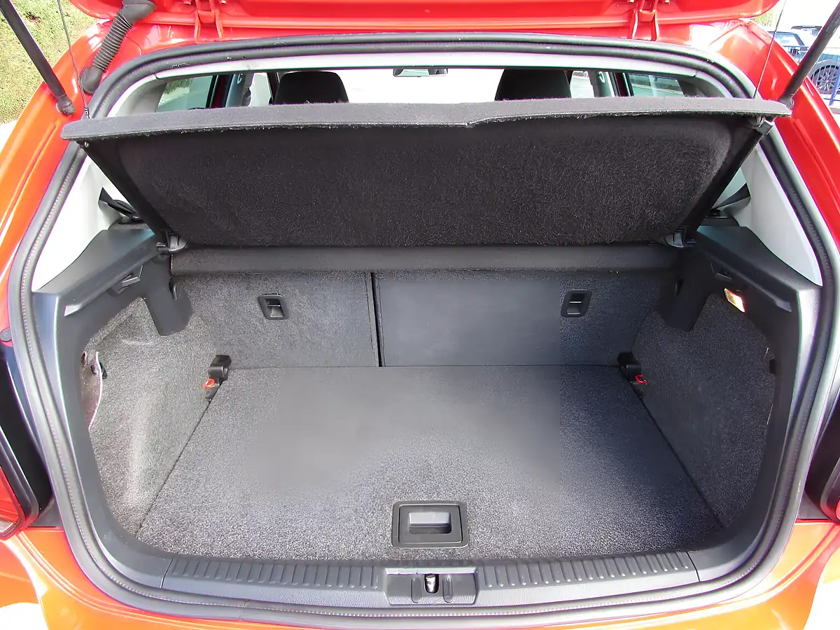 Used 2012 Volkswagen Polo Match Red - Interior and Exterior details 11
