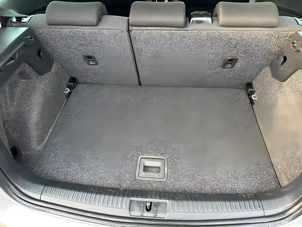 Used 2012 Volkswagen Polo Match Silver - Interior and Exterior details 10